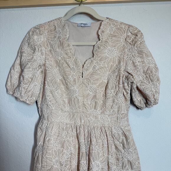 Women's‎ Polagram Tan Eyelet Short Sleeve Fit and Flare Dress Size Medium - Picture 3 of 10